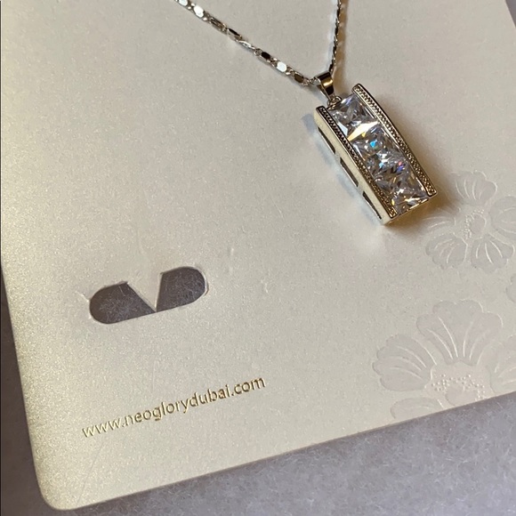 Gorgeous set of Necklace and Earrings with zircon - Picture 3 of 7